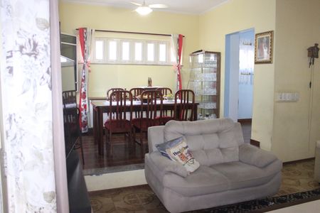 Casa à venda com 240m², 4 quartos e 4 vagasSala