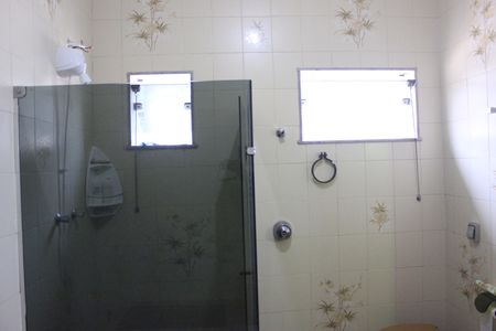 Casa à venda com 240m², 4 quartos e 4 vagasBanheiro da suíte 1