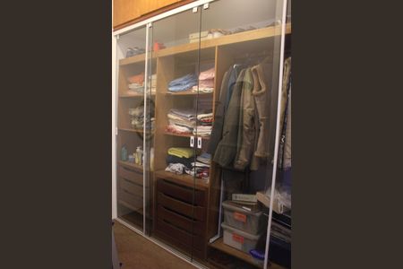 Casa à venda com 240m², 4 quartos e 4 vagasCloset do quarto 2