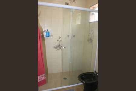 Casa à venda com 240m², 4 quartos e 4 vagasBanheiro da suíte 2