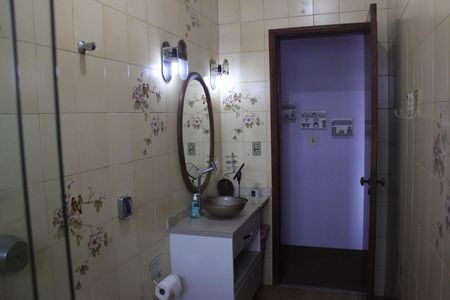 Casa à venda com 240m², 4 quartos e 4 vagasBanheiro social
