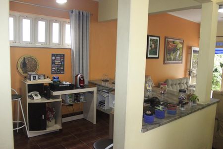 Casa à venda com 240m², 4 quartos e 4 vagasSala