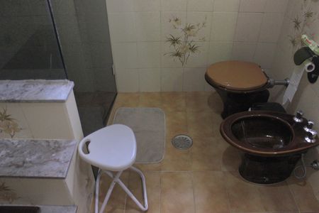 Casa à venda com 240m², 4 quartos e 4 vagasBanheiro da suíte 1