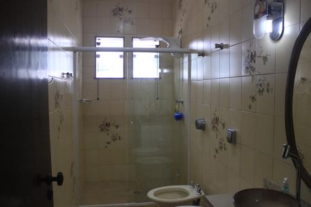 Casa à venda com 240m², 4 quartos e 4 vagasBanheiro social