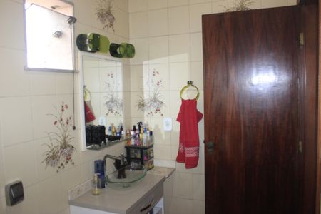 Casa à venda com 240m², 4 quartos e 4 vagasBanheiro da suíte 2