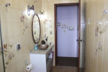 Casa à venda com 240m², 4 quartos e 4 vagasBanheiro social