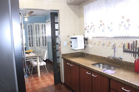 Casa à venda com 240m², 4 quartos e 4 vagasCozinha