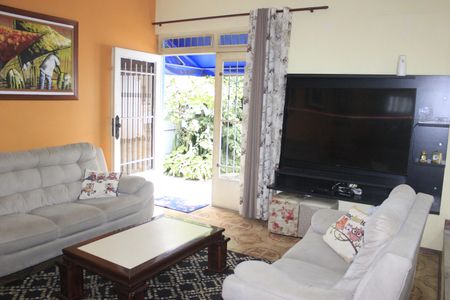 Sala de casa à venda com 4 quartos, 240m² em Vila Galvão, Guarulhos
