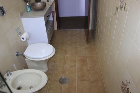 Casa à venda com 240m², 4 quartos e 4 vagasBanheiro social