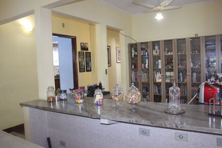 Casa à venda com 240m², 4 quartos e 4 vagasSala