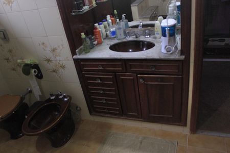 Casa à venda com 240m², 4 quartos e 4 vagasBanheiro da suíte 1