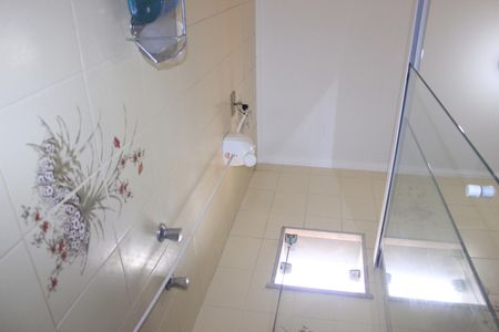 Casa à venda com 240m², 4 quartos e 4 vagasBanheiro da suíte 2