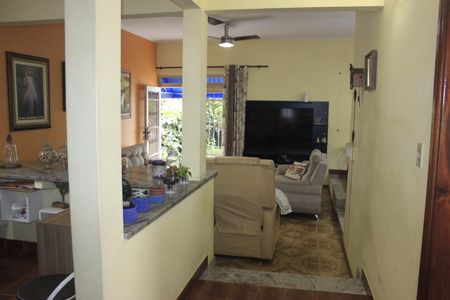 Casa à venda com 240m², 4 quartos e 4 vagasSala