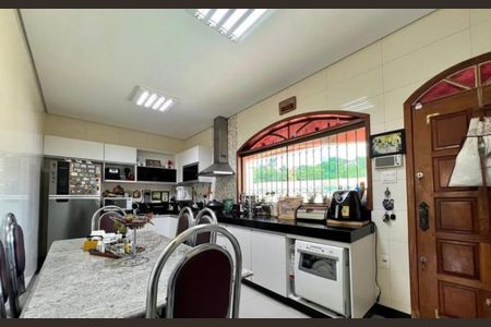 Foto 10 de casa à venda com 4 quartos, 480m² em Castelo, Belo Horizonte