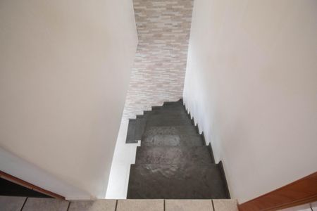 Casa para alugar com 73m², 2 quartos e 1 vaga Casa para alugar com 73m², 2 quartos e 1 vagaEscada