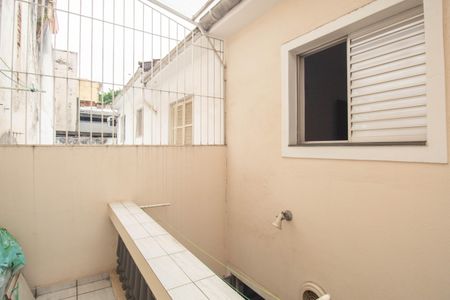 Casa para alugar com 73m², 2 quartos e 1 vaga Casa para alugar com 73m², 2 quartos e 1 vagaVaranda