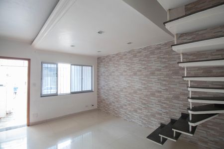 Casa para alugar com 73m², 2 quartos e 1 vaga Casa para alugar com 73m², 2 quartos e 1 vagaSala