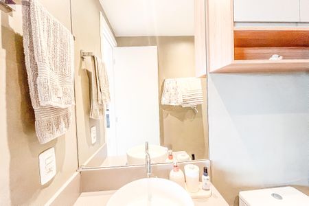 Apartamento à venda com 67m², 2 quartos e 1 vaga Apartamento à venda com 67m², 2 quartos e 1 vagaBanheiro Social