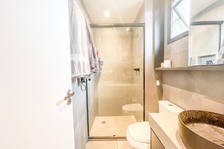 Apartamento à venda com 67m², 2 quartos e 1 vaga Apartamento à venda com 67m², 2 quartos e 1 vagaBanheiro da Suíte