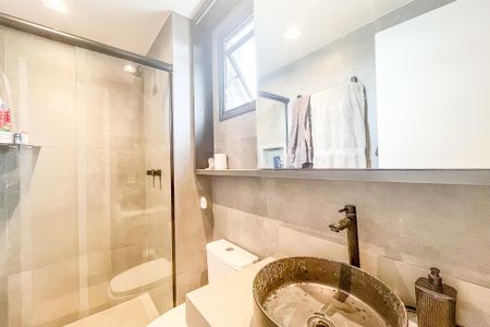 Apartamento à venda com 67m², 2 quartos e 1 vaga Apartamento à venda com 67m², 2 quartos e 1 vagaBanheiro da Suíte