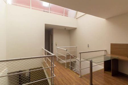 Casa para alugar com 220m², 3 quartos e 4 vagas Casa para alugar com 220m², 3 quartos e 4 vagasHall