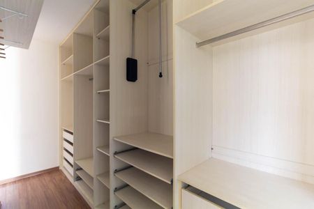 Casa para alugar com 220m², 3 quartos e 4 vagas Casa para alugar com 220m², 3 quartos e 4 vagasCloset da suíte