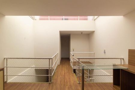 Casa para alugar com 220m², 3 quartos e 4 vagas Casa para alugar com 220m², 3 quartos e 4 vagasHall