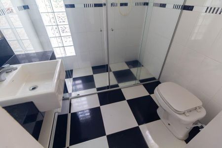 Casa para alugar com 220m², 3 quartos e 4 vagas Casa para alugar com 220m², 3 quartos e 4 vagasBanheiro da Suíte