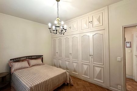 Apartamento para alugar com 220m², 4 quartos e 2 vagas Apartamento para alugar com 220m², 4 quartos e 2 vagasSuíte