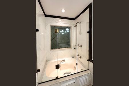 Apartamento para alugar com 220m², 4 quartos e 2 vagas Apartamento para alugar com 220m², 4 quartos e 2 vagasBanheiro da Suíte
