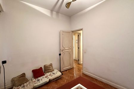 Apartamento para alugar com 220m², 4 quartos e 2 vagas Apartamento para alugar com 220m², 4 quartos e 2 vagasQuarto