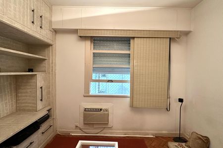 Apartamento para alugar com 220m², 4 quartos e 2 vagas Apartamento para alugar com 220m², 4 quartos e 2 vagasQuarto