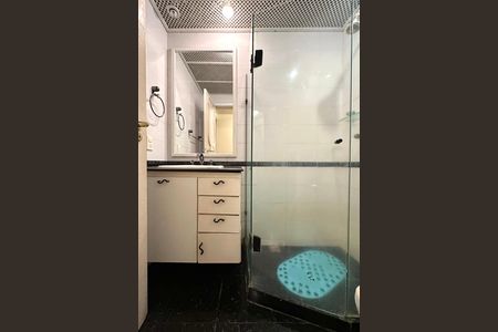 Apartamento para alugar com 220m², 4 quartos e 2 vagas Apartamento para alugar com 220m², 4 quartos e 2 vagasBanheiro social