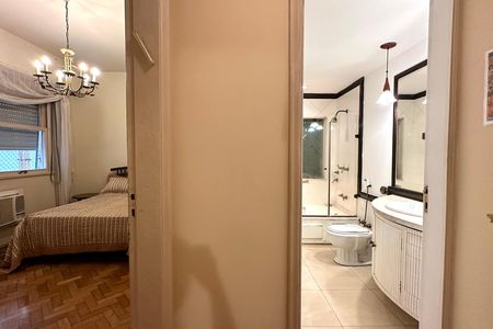 Apartamento para alugar com 220m², 4 quartos e 2 vagas Apartamento para alugar com 220m², 4 quartos e 2 vagasSuíte