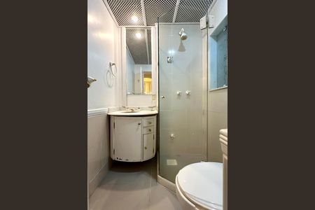 Apartamento para alugar com 220m², 4 quartos e 2 vagas Apartamento para alugar com 220m², 4 quartos e 2 vagasBanheiro da Suíte 2