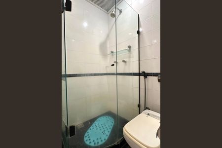 Apartamento para alugar com 220m², 4 quartos e 2 vagas Apartamento para alugar com 220m², 4 quartos e 2 vagasBanheiro social