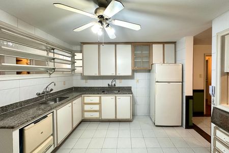 Apartamento para alugar com 220m², 4 quartos e 2 vagas Apartamento para alugar com 220m², 4 quartos e 2 vagasCozinha