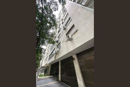 Apartamento para alugar com 220m², 4 quartos e 2 vagas Apartamento para alugar com 220m², 4 quartos e 2 vagasFachada