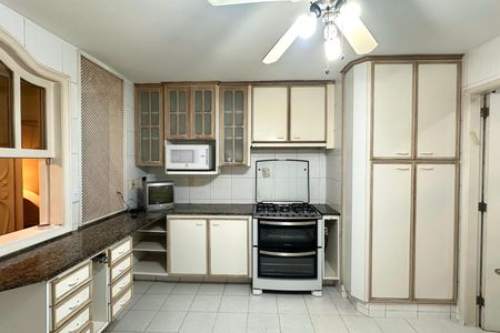Apartamento para alugar com 220m², 4 quartos e 2 vagas Apartamento para alugar com 220m², 4 quartos e 2 vagasCozinha