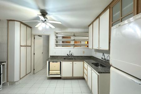Apartamento para alugar com 220m², 4 quartos e 2 vagas Apartamento para alugar com 220m², 4 quartos e 2 vagasCozinha