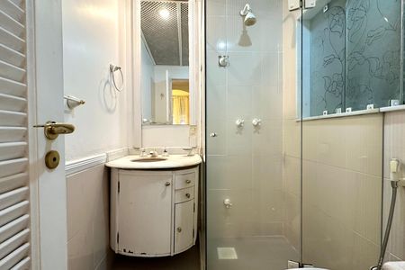 Apartamento para alugar com 220m², 4 quartos e 2 vagas Apartamento para alugar com 220m², 4 quartos e 2 vagasBanheiro da Suíte 2