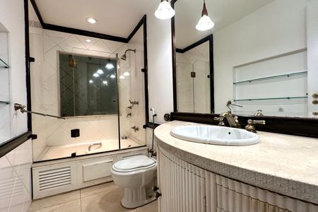 Apartamento para alugar com 220m², 4 quartos e 2 vagas Apartamento para alugar com 220m², 4 quartos e 2 vagasBanheiro da Suíte