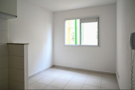 Sala de apartamento para alugar com 2 quartos, 32m² em Parque Fongaro, São Paulo