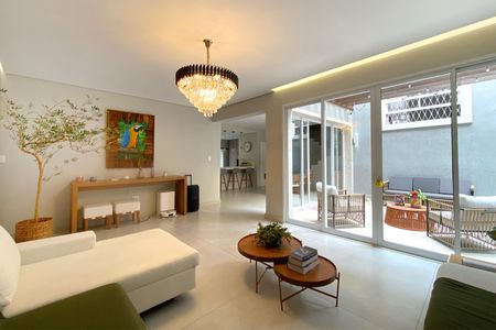 Sala de casa à venda com 3 quartos, 429m² em Lagoinha, Belo Horizonte