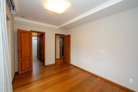 Apartamento para alugar com 160m², 4 quartos e 2 vagas Apartamento para alugar com 160m², 4 quartos e 2 vagasQUARTO4