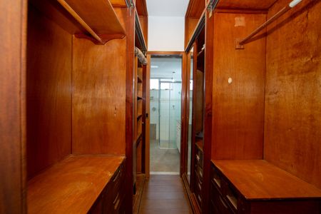 Apartamento para alugar com 160m², 4 quartos e 2 vagas Apartamento para alugar com 160m², 4 quartos e 2 vagasCLOSET QUARTO4