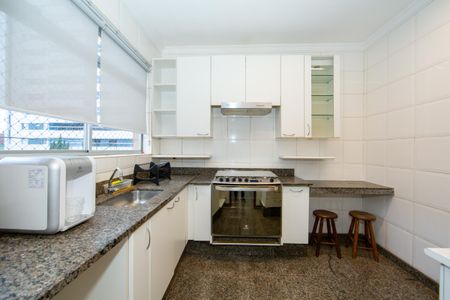 Apartamento para alugar com 160m², 4 quartos e 2 vagas Apartamento para alugar com 160m², 4 quartos e 2 vagasCOZINHA