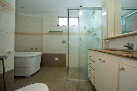 Apartamento para alugar com 160m², 4 quartos e 2 vagas Apartamento para alugar com 160m², 4 quartos e 2 vagasBANHEIRO2