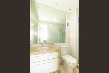 Banheiro  de apartamento para alugar com 2 quartos, 59m² em Santana, Porto Alegre