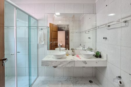 Casa à venda com 129m², 3 quartos e 2 vagas Casa à venda com 129m², 3 quartos e 2 vagasBanheiro da Suíte 1